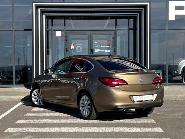 Opel Astra J Рестайлинг с пробегом 2013 года, цена 641 000 рублей, 272000 км, седан, Автокод Объявления
