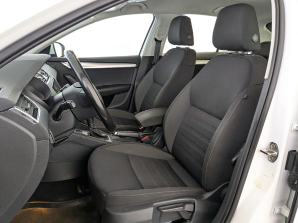 Skoda Octavia III (A7) Рестайлинг с пробегом 2020 года, цена 1 680 000 рублей, 133830 км, лифтбек, Автокод Объявления