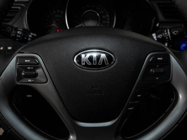 Kia Rio III Рестайлинг с пробегом 2017 года, цена 967 000 рублей, 180661 км, седан, Автокод Объявления