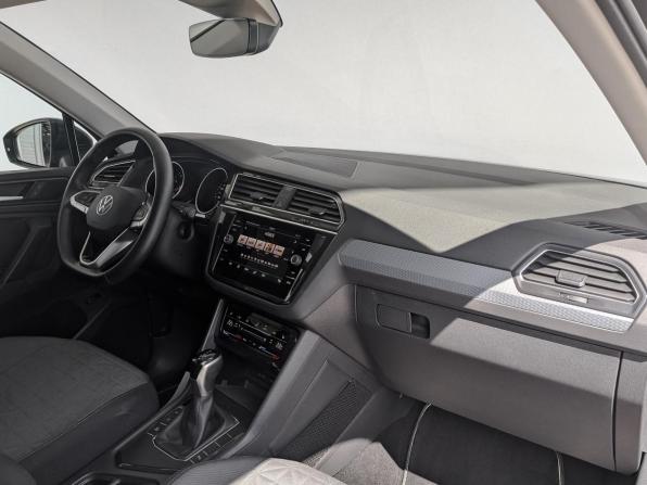 Volkswagen Tiguan II Рестайлинг с пробегом 2021 года, цена 2 590 000 рублей, 71767 км, внедорожник, Автокод Объявления
