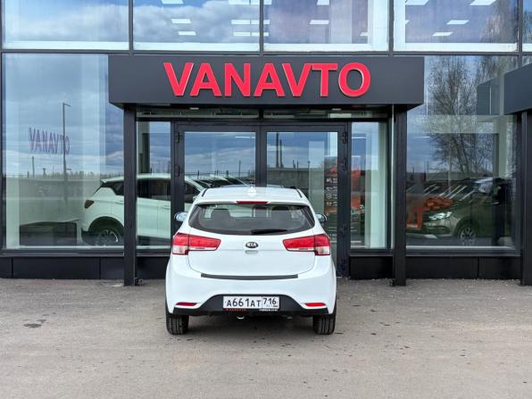 Kia Rio III Рестайлинг с пробегом 2017 года, цена 1 100 000 рублей, 142710 км, хэтчбек, Автокод Объявления