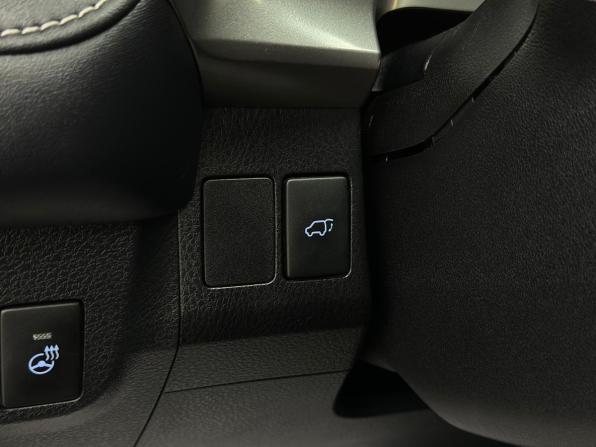 Toyota RAV4 IV (XA40) Рестайлинг с пробегом 2018 года, цена 1 920 000 рублей, 183596 км, внедорожник, Автокод Объявления