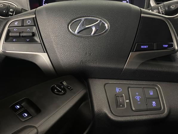Hyundai Solaris II с пробегом 2018 года, цена 1 385 000 рублей, 131990 км, седан, Автокод Объявления