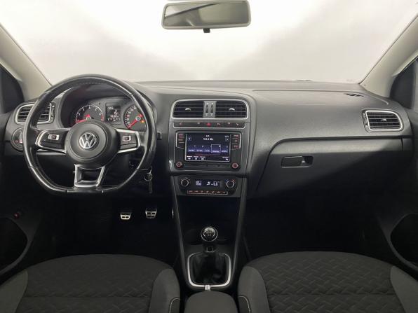 Volkswagen Polo V Рестайлинг с пробегом 2018 года, цена 975 000 рублей, 146183 км, седан, Автокод Объявления