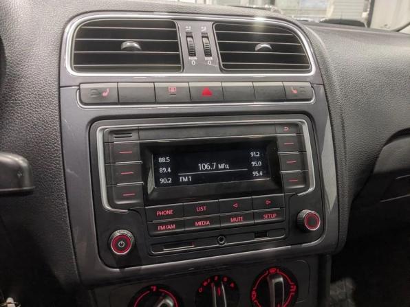 Volkswagen Polo V Рестайлинг с пробегом 2019 года, цена 1 159 000 рублей, 112600 км, седан, Автокод Объявления