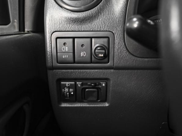 Suzuki Jimny III Рестайлинг 1 с пробегом 2006 года, цена 1 299 000 рублей, 62684 км, внедорожник, Автокод Объявления