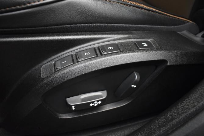 Volvo V40 Cross Country I Рестайлинг с пробегом 2017 года, цена 1 920 000 рублей, 100114 км, хэтчбек, Автокод Объявления