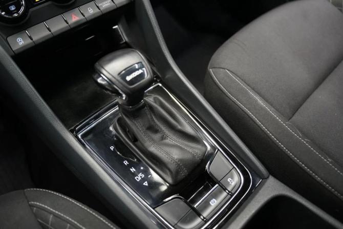Skoda Karoq I с пробегом 2020 года, цена 2 322 000 рублей, 78253 км, внедорожник, Автокод Объявления