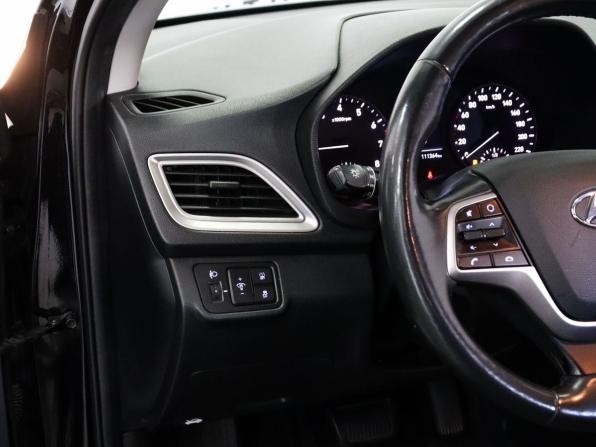 Hyundai Solaris II с пробегом 2019 года, цена 1 349 000 рублей, 111364 км, седан, Автокод Объявления