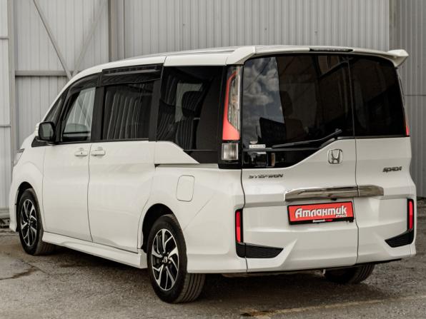 Honda Stepwgn V Рестайлинг с пробегом 2019 года, цена 2 275 000 рублей, 103587 км, минивэн, Автокод Объявления