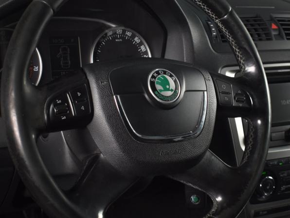 Skoda Octavia II (A5) Рестайлинг с пробегом 2012 года, цена 749 995 рублей, 231804 км, лифтбек, Автокод Объявления