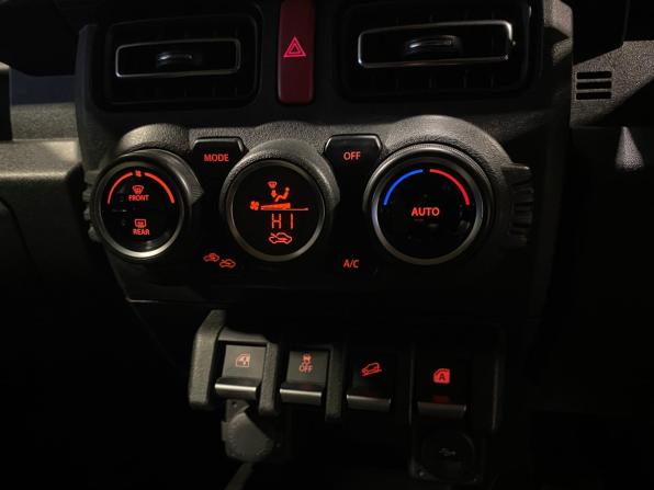 Suzuki Jimny IV с пробегом 2018 года, цена 1 855 000 рублей, 76847 км, внедорожник, Автокод Объявления