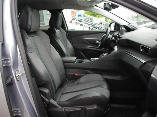 Peugeot 3008 II Рестайлинг с пробегом 2021 года, цена 1 980 000 рублей, 89500 км, внедорожник, Автокод Объявления
