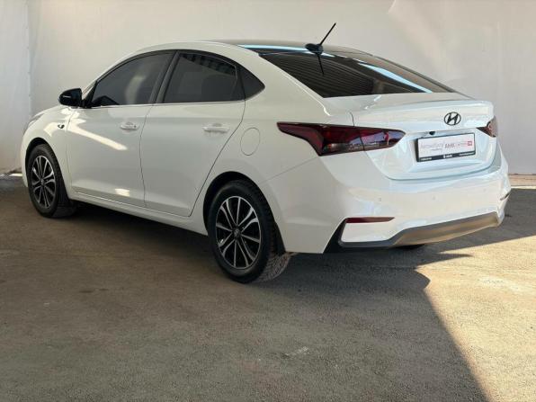 Hyundai Solaris II с пробегом 2018 года, цена 1 039 982 рубля, 175290 км, седан, Автокод Объявления