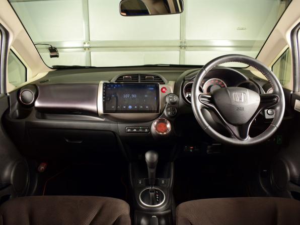 Honda Fit II с пробегом 2012 года, цена 985 995 рублей, 109870 км, хэтчбек, Автокод Объявления