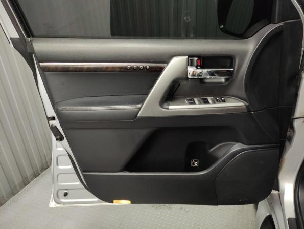 Toyota Land Cruiser 200 Series Рестайлинг 1 с пробегом 2013 года, цена 3 200 000 рублей, 240350 км, внедорожник, Автокод Объявления
