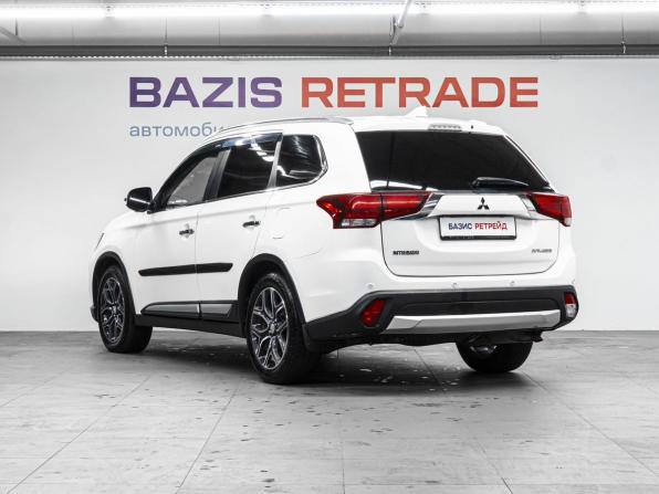 Mitsubishi Outlander III Рестайлинг 2 с пробегом 2017 года, цена 1 879 000 рублей, 267341 км, внедорожник, Автокод Объявления