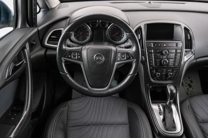 Opel Astra J Рестайлинг с пробегом 2014 года, цена 1 049 000 рублей, 87000 км, седан, Автокод Объявления