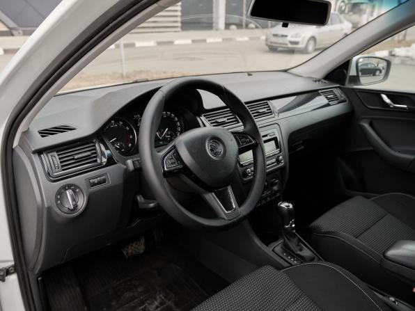 Skoda Rapid I с пробегом 2015 года, цена 867 000 рублей, 210342 км, лифтбек, Автокод Объявления