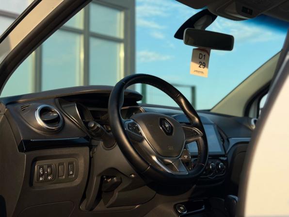 Renault Kaptur I Рестайлинг с пробегом 2021 года, цена 1 290 000 рублей, 46196 км, внедорожник, Автокод Объявления