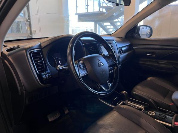 Mitsubishi Outlander III Рестайлинг 2 с пробегом 2017 года, цена 1 900 000 рублей, 193700 км, внедорожник, Автокод Объявления