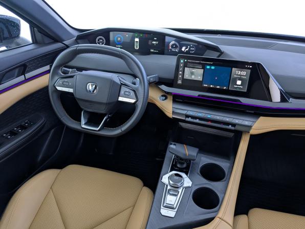 Changan UNI-V I с пробегом 2023 года, цена 2 100 000 рублей, 49815 км, лифтбек, Автокод Объявления