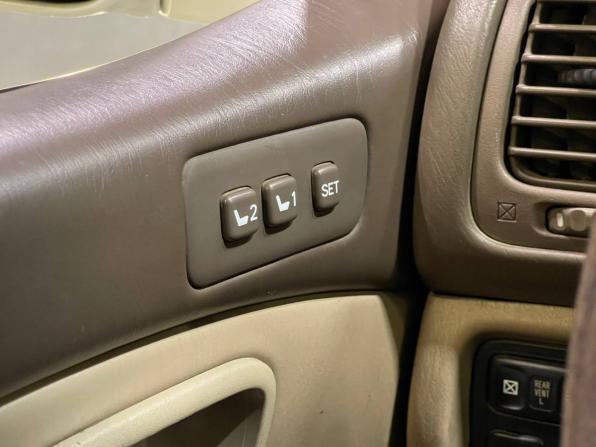 Lexus LX II с пробегом 2002 года, цена 1 749 000 рублей, 301878 км, внедорожник, Автокод Объявления