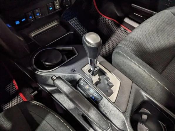 Toyota RAV4 IV (XA40) Рестайлинг с пробегом 2019 года, цена 2 920 000 рублей, 117000 км, внедорожник, Автокод Объявления