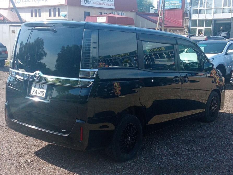 Toyota Voxy III (R80) Рестайлинг Стерлитамак  - изображение 3