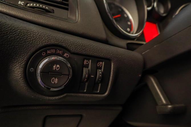 Opel Astra J с пробегом 2011 года, цена 1 079 000 рублей, 70842 км, хэтчбек, Автокод Объявления