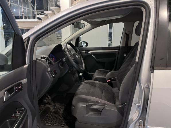 Volkswagen Touran I Рестайлинг с пробегом 2010 года, цена 584 000 рублей, 254263 км, компактвэн, Автокод Объявления