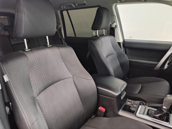 Toyota Land Cruiser Prado 150 Series Рестайлинг 2 с пробегом 2018 года, цена 4 997 000 рублей, 56435 км, внедорожник, Автокод Объявления