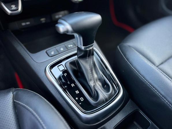 Kia Rio IV Рестайлинг с пробегом 2021 года, цена 1 690 000 рублей, 52827 км, хэтчбек, Автокод Объявления