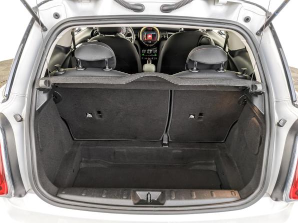 Mini Hatch III (F55/F56) Рестайлинг с пробегом 2020 года, цена 2 050 000 рублей, 94500 км, хэтчбек, Автокод Объявления