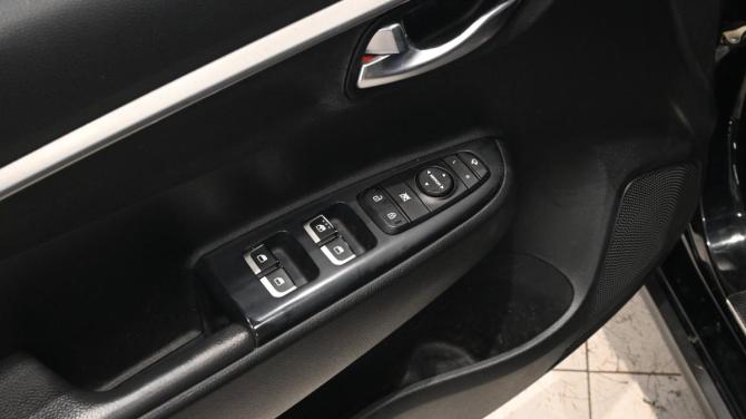 Kia Rio IV Рестайлинг с пробегом 2021 года, цена 1 375 000 рублей, 174315 км, хэтчбек, Автокод Объявления