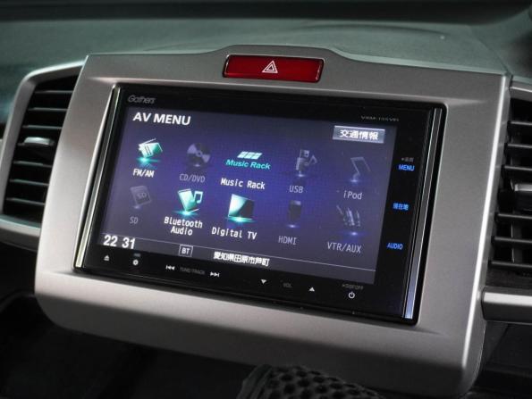 Honda Freed I Рестайлинг с пробегом 2014 года, цена 1 389 000 рублей, 117880 км, компактвэн, Автокод Объявления