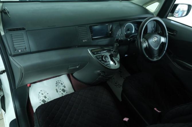Toyota ISis I Рестайлинг с пробегом 2010 года, цена 1 179 000 рублей, 153000 км, компактвэн, Автокод Объявления