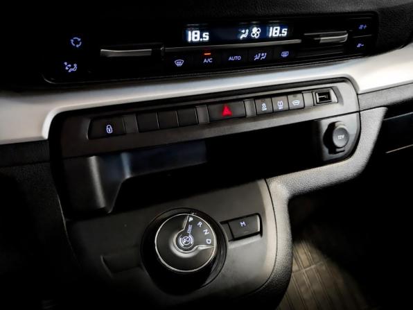 Peugeot Traveller I с пробегом 2019 года, цена 3 150 000 рублей, 42225 км, минивэн, Автокод Объявления