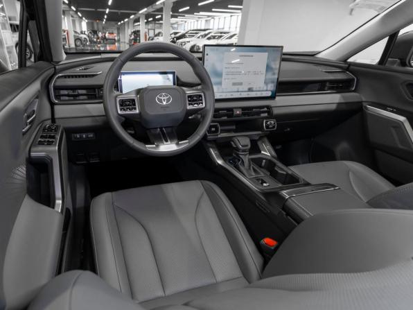 Toyota RAV4 VI (XA60) с пробегом 2026 года, цена 4 250 000 рублей, 30 км, внедорожник, Автокод Объявления