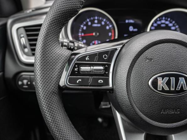 Kia Ceed III с пробегом 2018 года, цена 1 369 000 рублей, 98637 км, универсал, Автокод Объявления