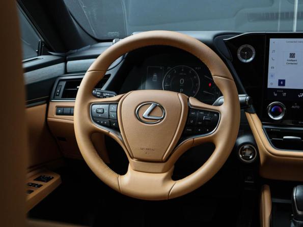 Lexus ES VII Рестайлинг 2 с пробегом 2025 года, цена 5 499 000 рублей, 8755 км, седан, Автокод Объявления