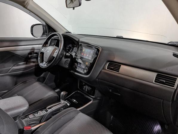 Mitsubishi Outlander III Рестайлинг 2 с пробегом 2018 года, цена 1 965 000 рублей, 136433 км, внедорожник, Автокод Объявления