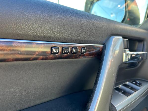 Toyota Land Cruiser 200 Series Рестайлинг 1 с пробегом 2013 года, цена 3 885 000 рублей, 178000 км, внедорожник, Автокод Объявления