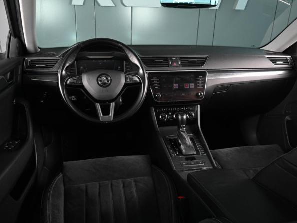 Skoda Superb III Рестайлинг с пробегом 2019 года, цена 2 550 000 рублей, 155743 км, лифтбек, Автокод Объявления