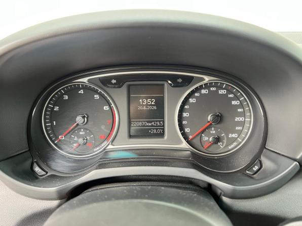 Audi A1 I (8X) с пробегом 2012 года, цена 900 000 рублей, 220870 км, хэтчбек, Автокод Объявления