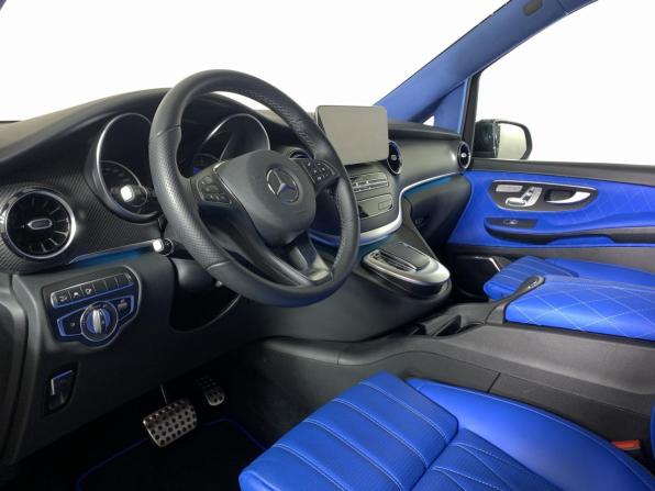 Mercedes-Benz V-Класс III (W447) Рестайлинг с пробегом 2022 года, цена 14 500 000 рублей, 43 км, минивэн, Автокод Объявления