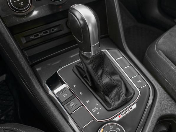 Volkswagen Tiguan II с пробегом 2018 года, цена 2 635 000 рублей, 100288 км, внедорожник, Автокод Объявления
