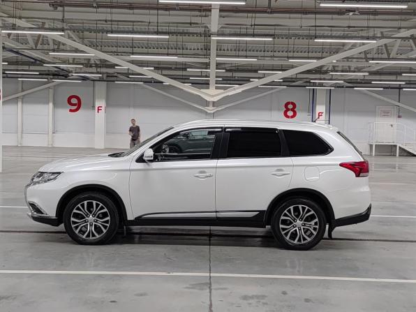 Mitsubishi Outlander III Рестайлинг 2 с пробегом 2015 года, цена 1 580 000 рублей, 181313 км, внедорожник, Автокод Объявления