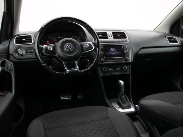 Volkswagen Polo V Рестайлинг с пробегом 2018 года, цена 1 340 000 рублей, 143922 км, седан, Автокод Объявления