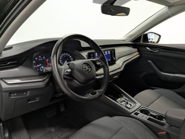 Skoda Octavia IV (A8) с пробегом 2021 года, цена 2 350 000 рублей, 31000 км, лифтбек, Автокод Объявления